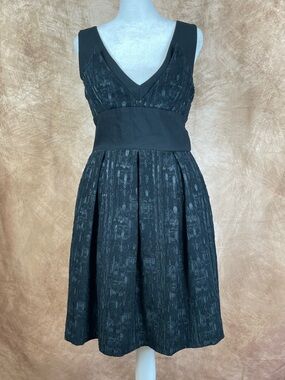 Nha Khanh Elegant Black V-Neck Sleeveless A-Line Dress size 4